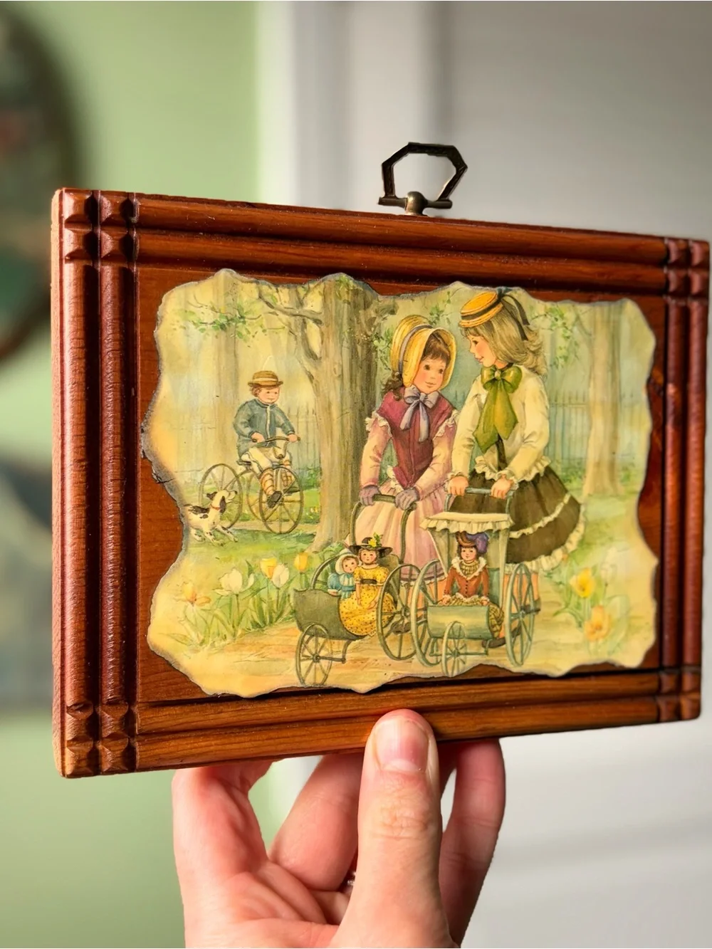 N/A charming wooden